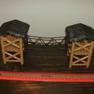 SET of 2 Plastic Tan Brown Tiki Hut Watch Towers & Rope Bridge Playset Army Men